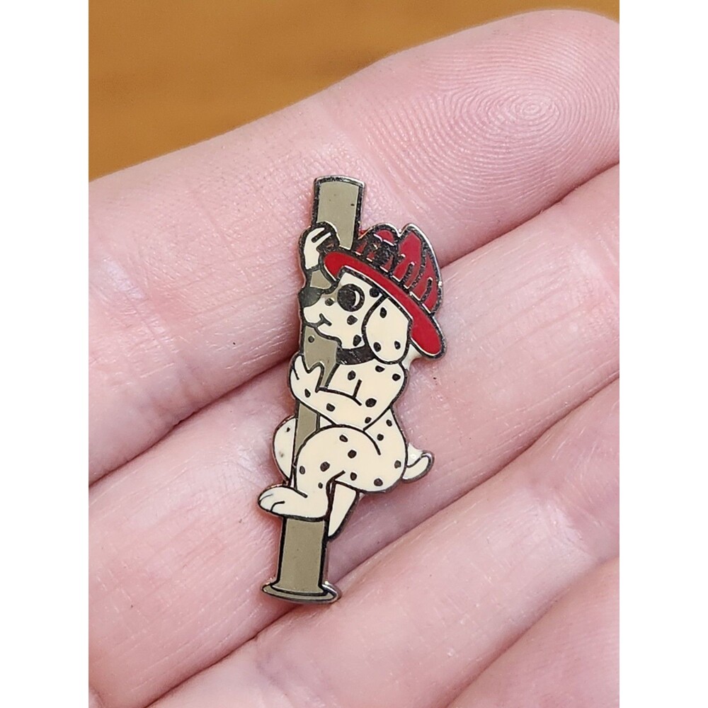 Vtg Firefighter Dalmation On Pole Hat Lapel Tie Pin Fire Dog